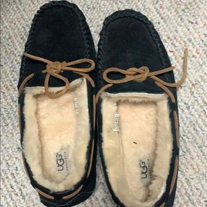 UGG  moccasins